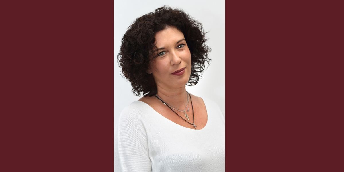 Η Πηνελόπη Φατούρου, σκηνοθέτις του ντοκιμαντέρ, "Στα Ίχνη των Στιγμών"