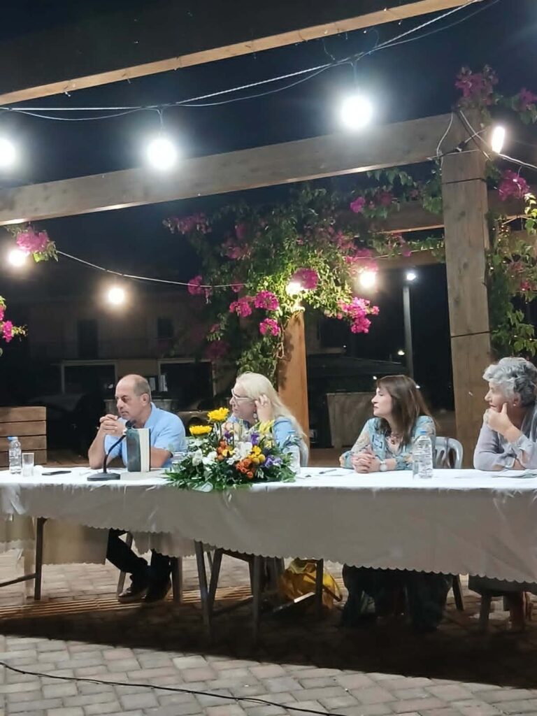 Η συγγραφέας Μαρία Φεγγάρη στην παρουσίαση του βιβλίου Απέραντο μυστικό φιλί